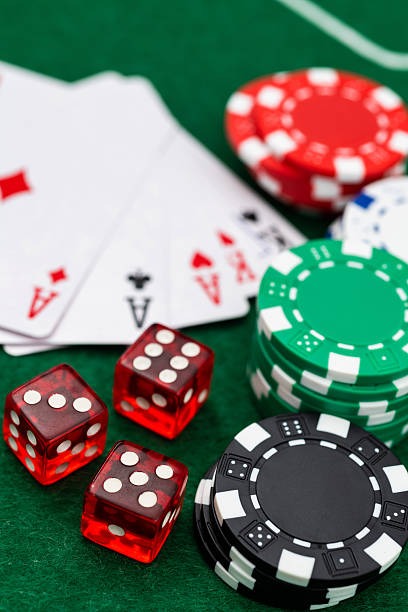 MSC table interface showing betting controls, live feed, and chat panel during a roulette round